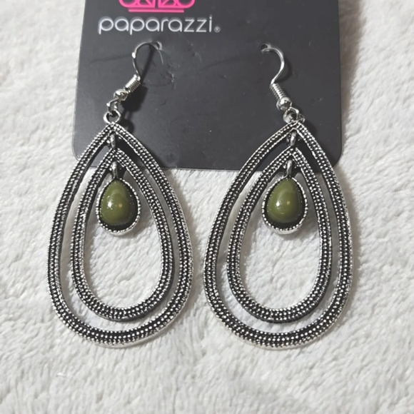 #416 NWT Paparazzi Earrings - Drops of Color - Green - Picture 2 of 4